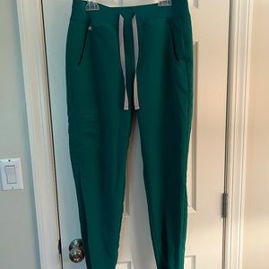 Figs Hunter green set